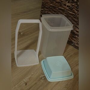 Green Kitchen Storage Container with Strainer